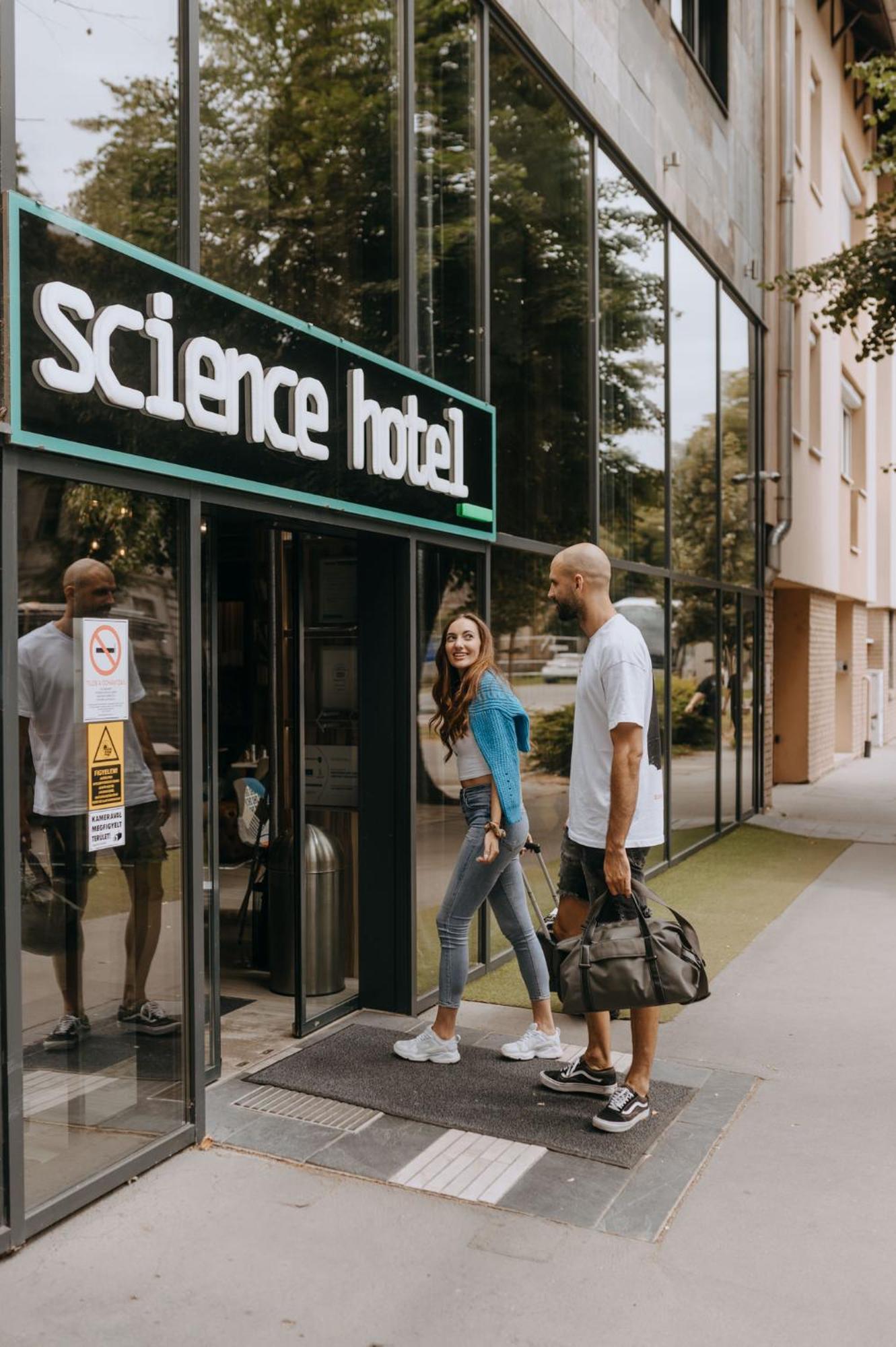 Science Hotel Premium Szeged Exterior foto